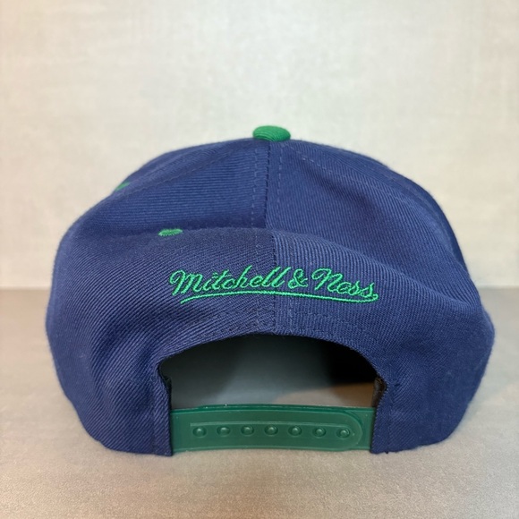 Mitchell & Ness | Dallas Mavericks Throwback Logo SnapBack Hat - Navy - Picture 4 of 6